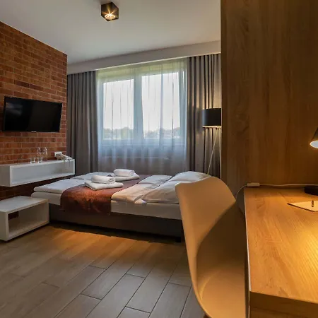 Falcon ホテル ジェシュフ